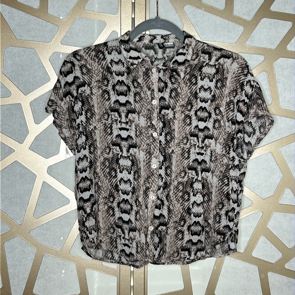 Divided H&M snake print button front cropped‎ top